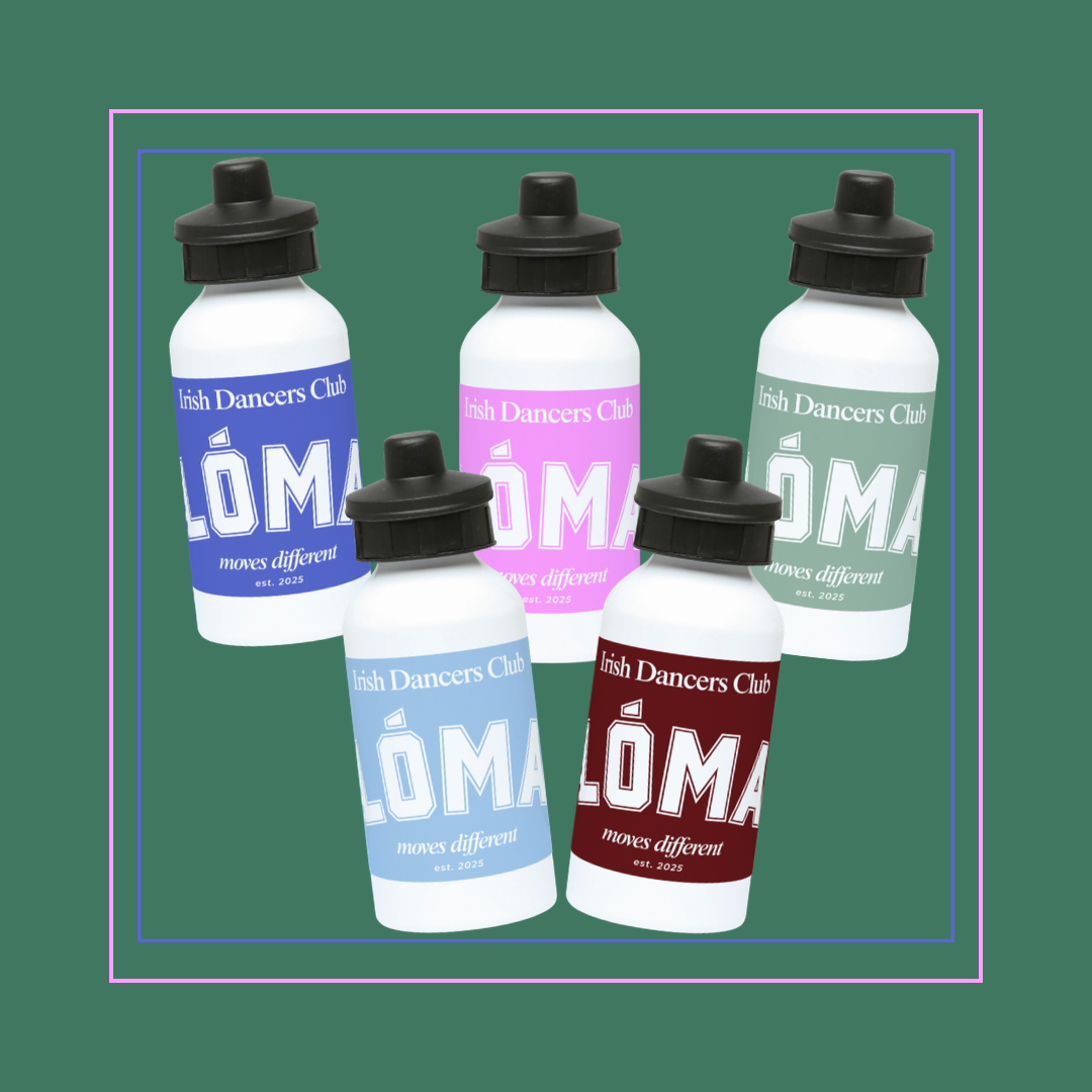 Light blue 400ml aluminium Lóma Club water bottle with white varsity print and two BPA-free lids.