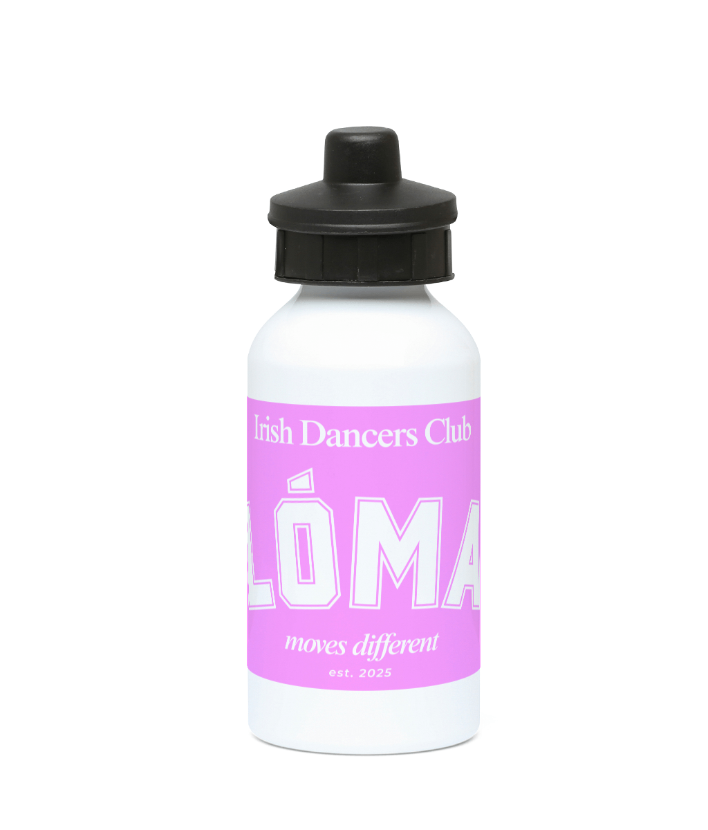 Pink 400ml aluminium Lóma Club water bottle with white varsity lettering and two BPA-free lids.