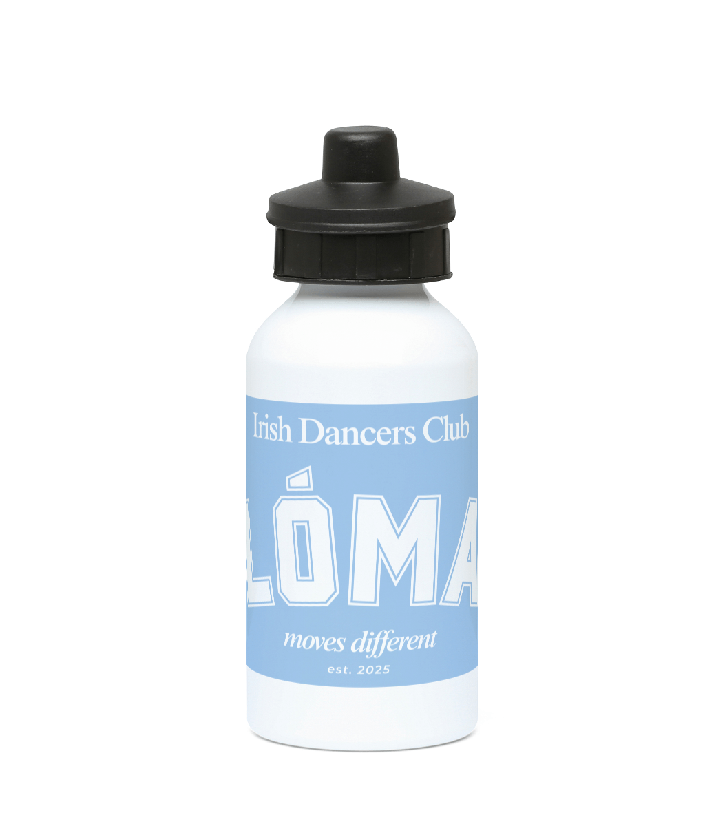 Light blue 400ml aluminium Lóma Club water bottle with white varsity print and two BPA-free lids.