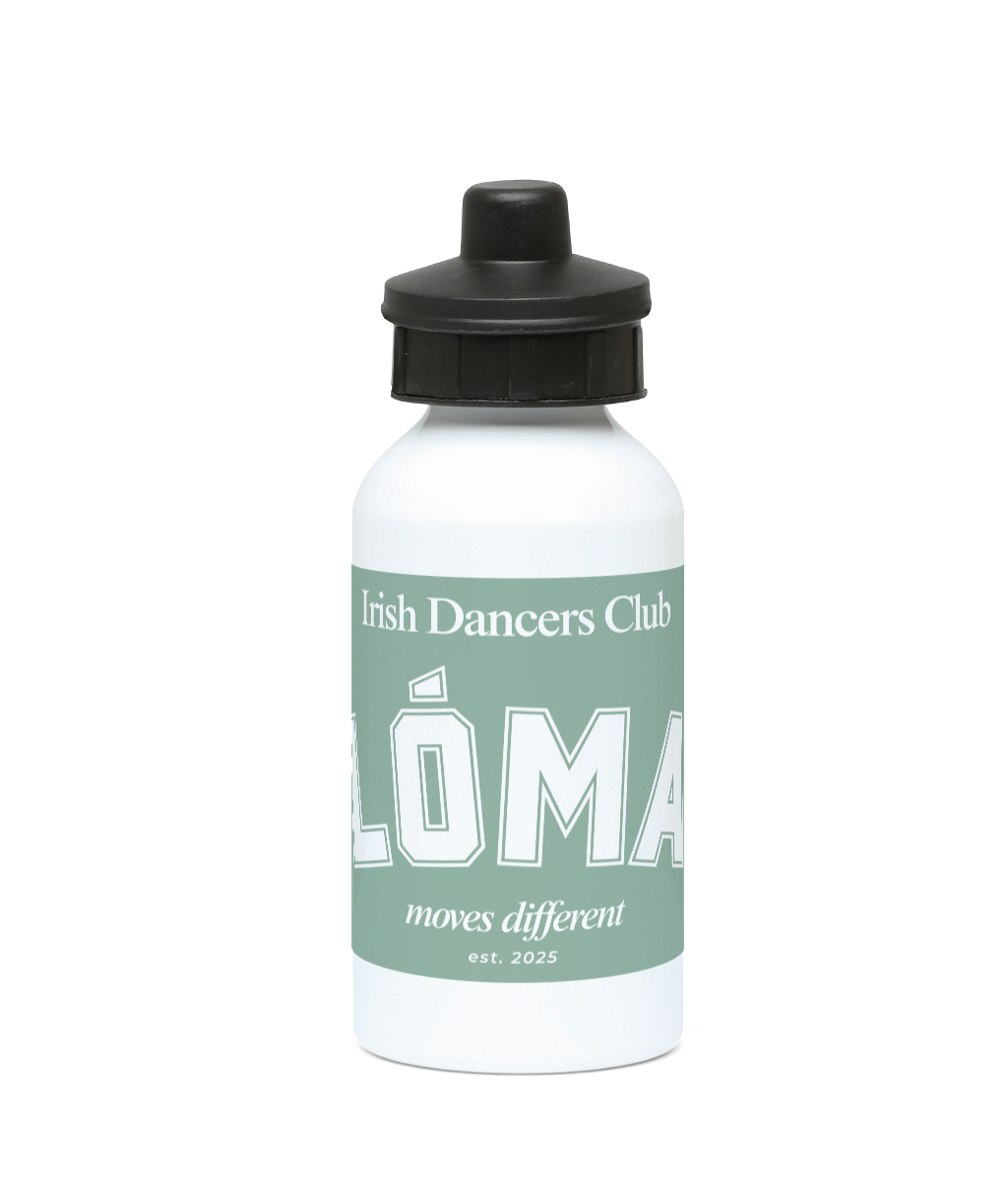 Light green 400ml aluminium Lóma Club water bottle with white varsity lettering and two BPA-free lids.